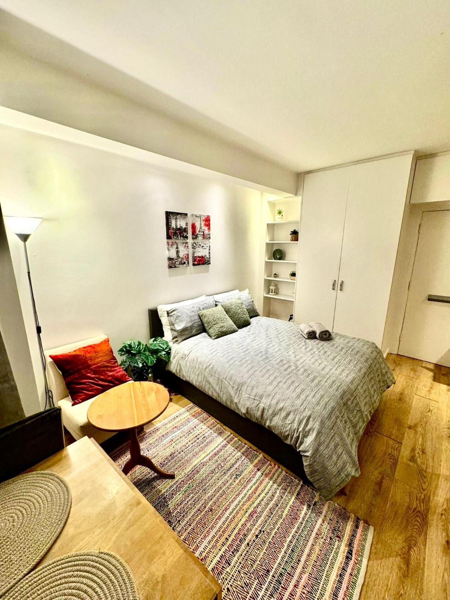 Charming Chelsea Studio, Harrods, Londen